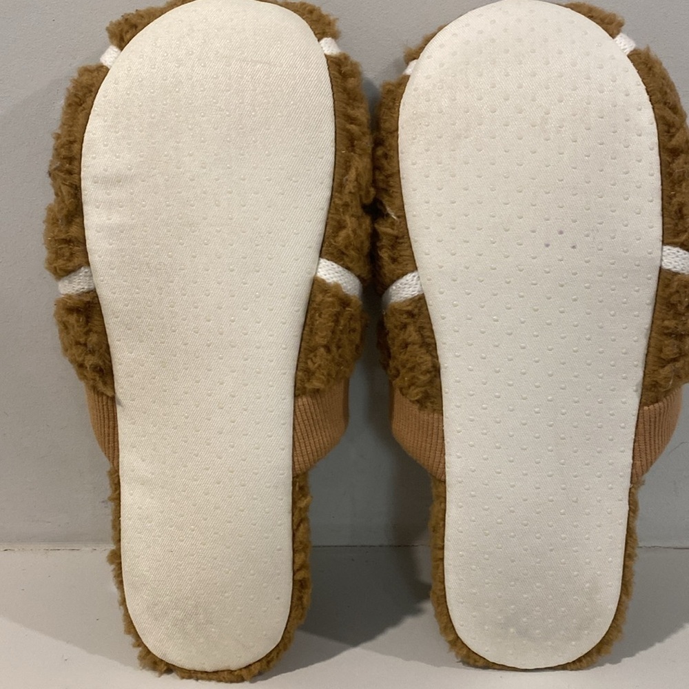 Pottery Barn Gingerbread Plush Slippers Cozy Holiday House Shoes Medium - Picture 6 of 12